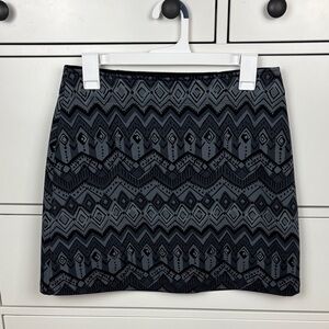Athleta Black and Gray Patterned Mini Skirt - Size S